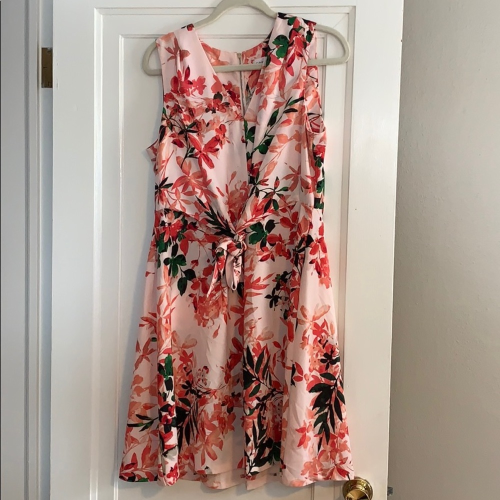 Cute light pink dress w dark green & bright pink💕